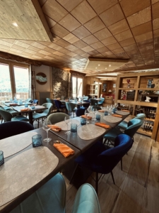 salle intérieure de restaurant